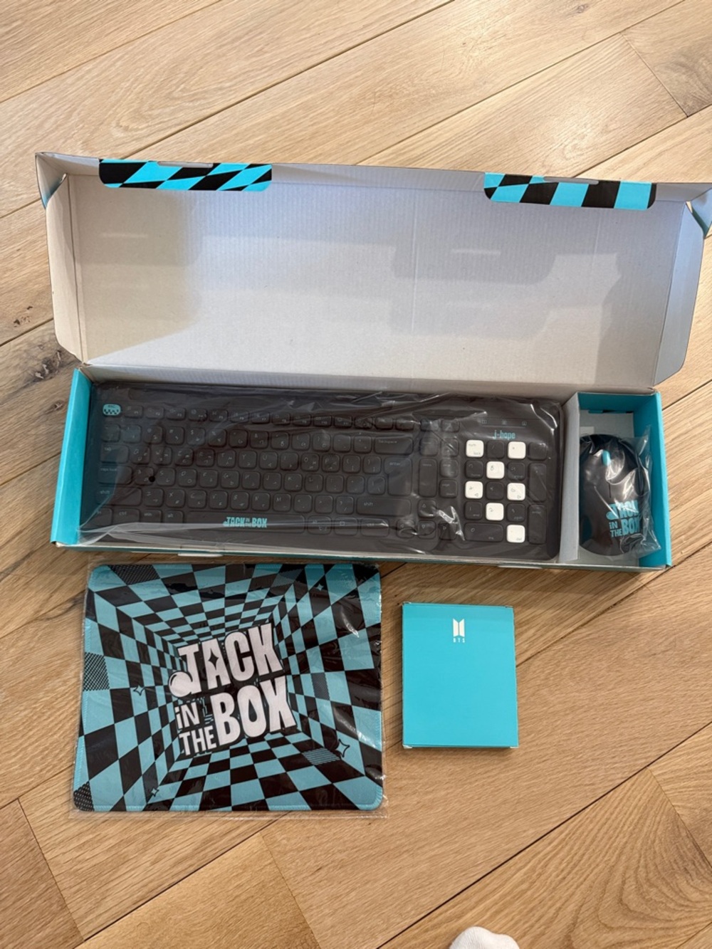 BTS Weverse Merch Box 13 - jhope NEW